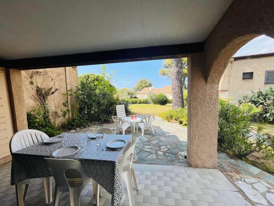 Patio, Dining area