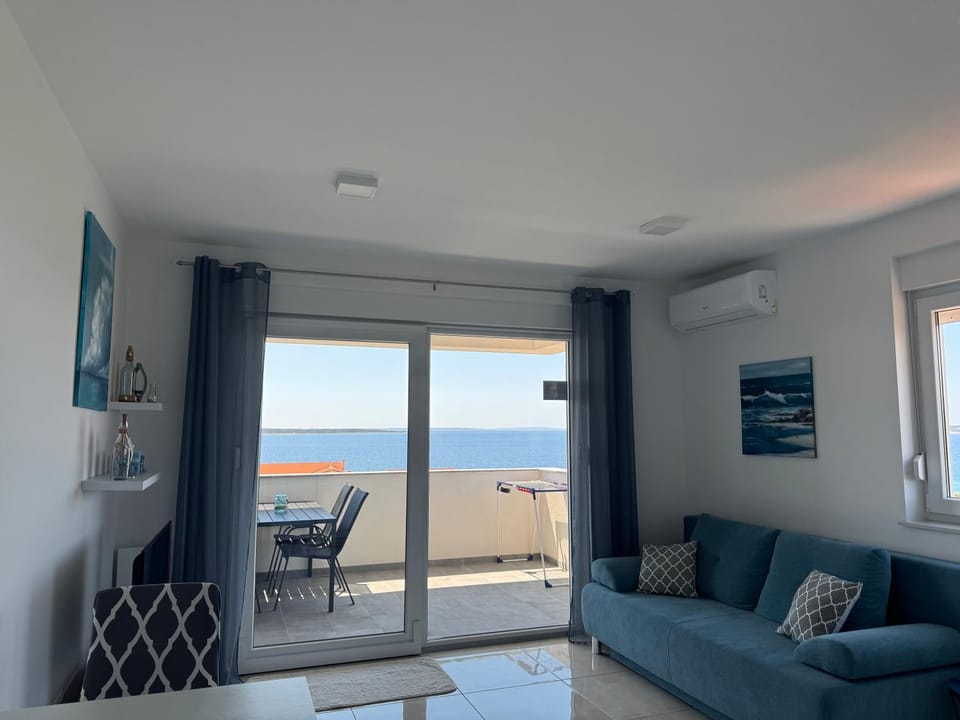 View (from property/room), Balcony/Terrace, Living room, Sea view