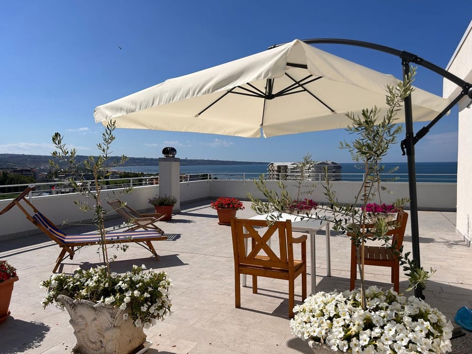 View (from property/room), Balcony/Terrace, Sea view, sunbed