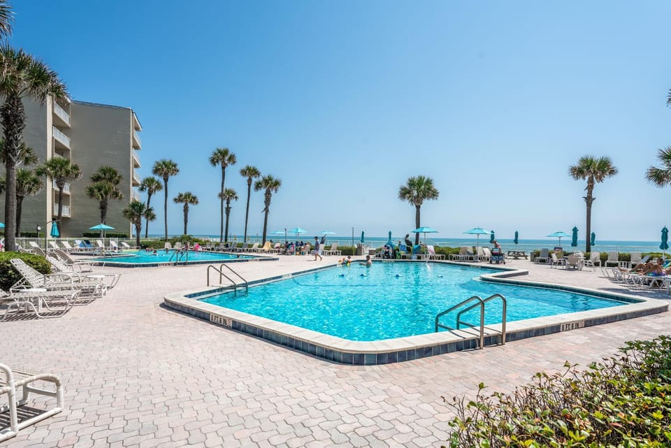 Day, Natural landscape, Beach, Pool view, Sea view, Swimming pool, sunbed