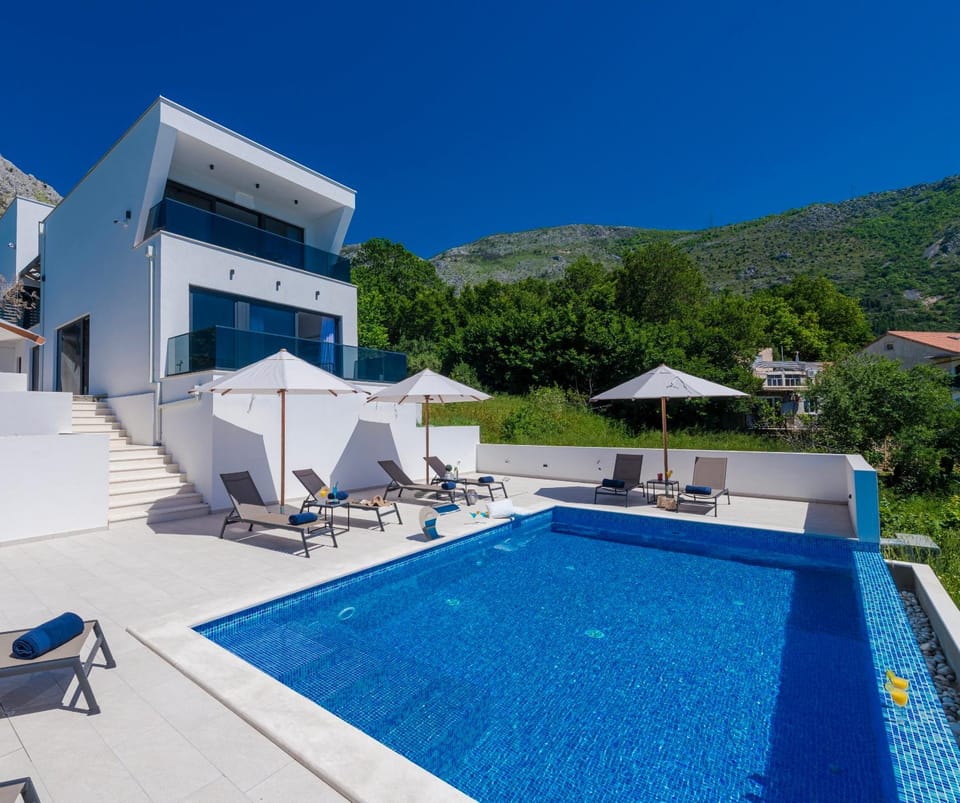 Exclusive Villa Belenum with breakfast,gym,sauna Villa in Plat