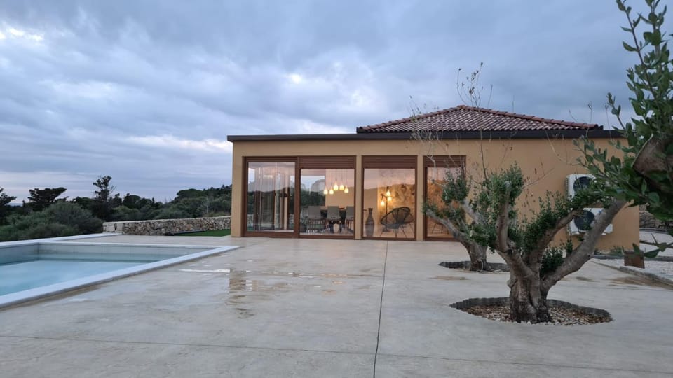 Property building, Garden view, Pool view
