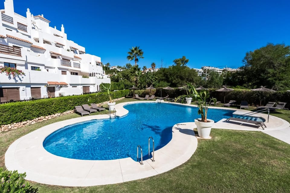 Property building, Spring, Day, Garden, Garden view, Pool view, Swimming pool, Swimming pool, sunbed