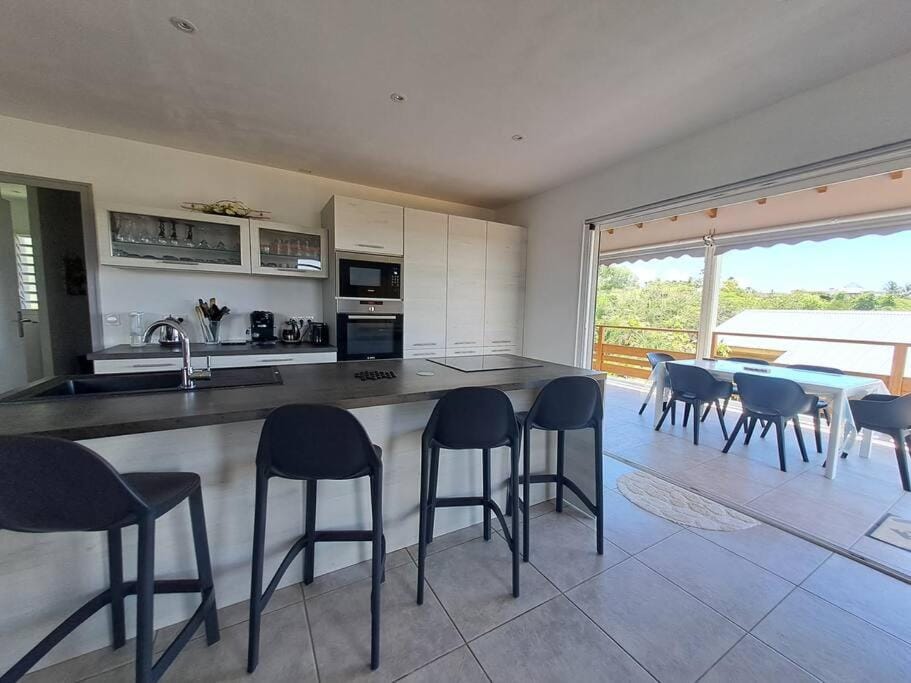 Dining area, oven, stove, toaster