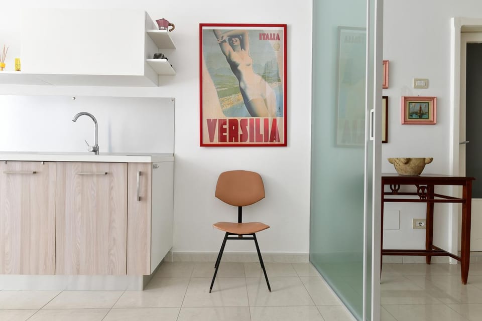 Kitchen or kitchenette, Decorative detail, Dining area