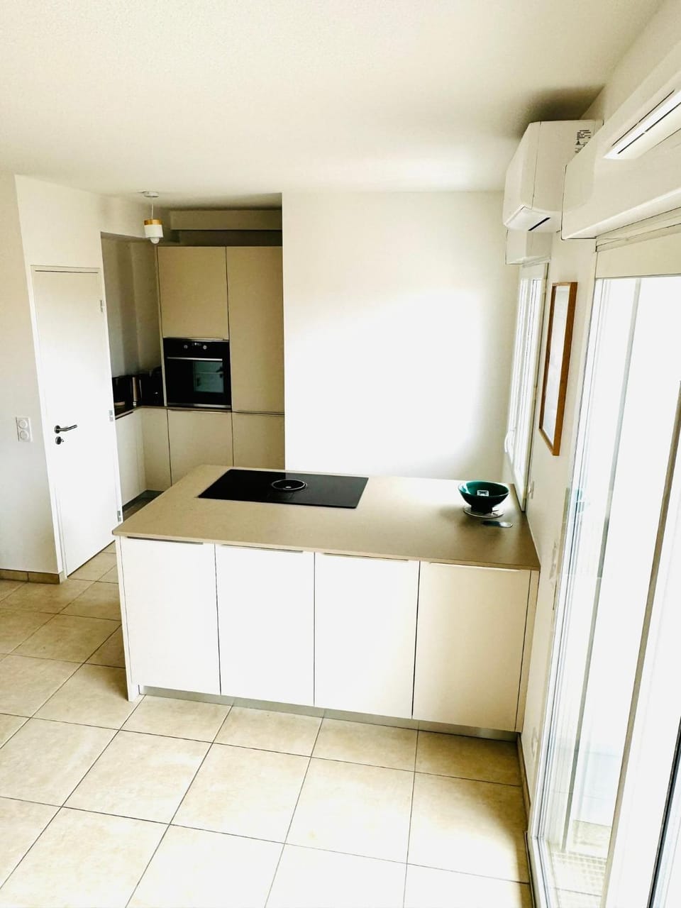 Kitchen or kitchenette, Living room