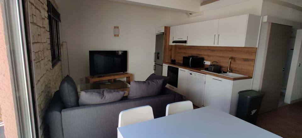 Kitchen or kitchenette, Living room