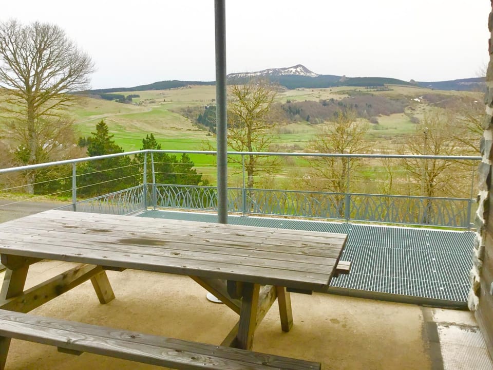 Balcony/Terrace, Mountain view