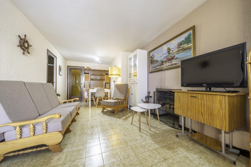 Communal lounge/ TV room, Living room