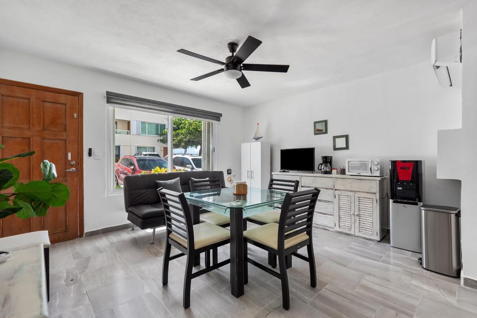Living room, Dining area