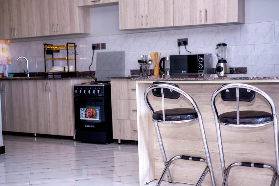 Kitchen or kitchenette, Dining area, oven