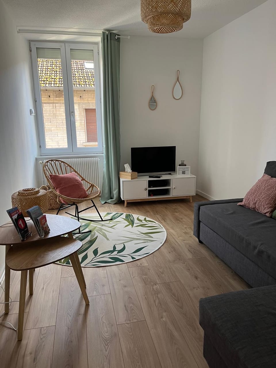 TV and multimedia, Living room, Quiet street view, heating, internet
