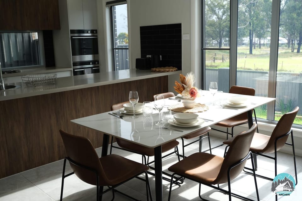 Aircabin - Denham Court - Modern - 4 Beds House Cabin in Sydney