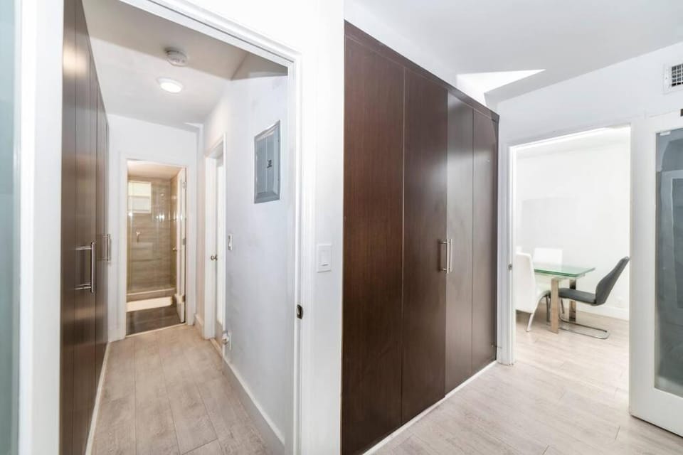 Modern Apartments near Lincoln Rd Mall Apartment in South Beach Miami