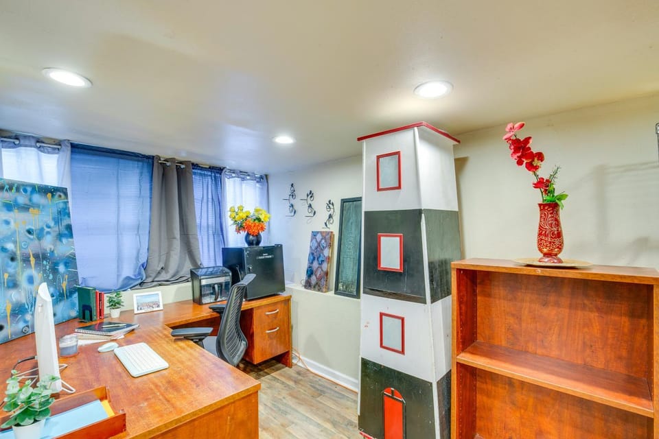 Dallas Studio w/ Home Office - 4 Mi to Fair Park! Apartment in Dallas
