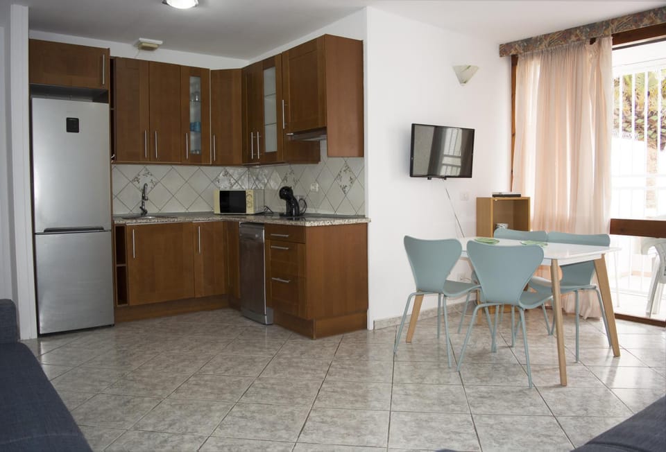 Kitchen or kitchenette, Photo of the whole room, Dining area