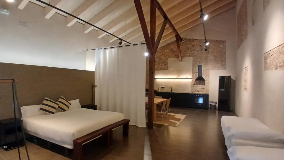 Amazing suite by the fair Apartment in Valencian Community