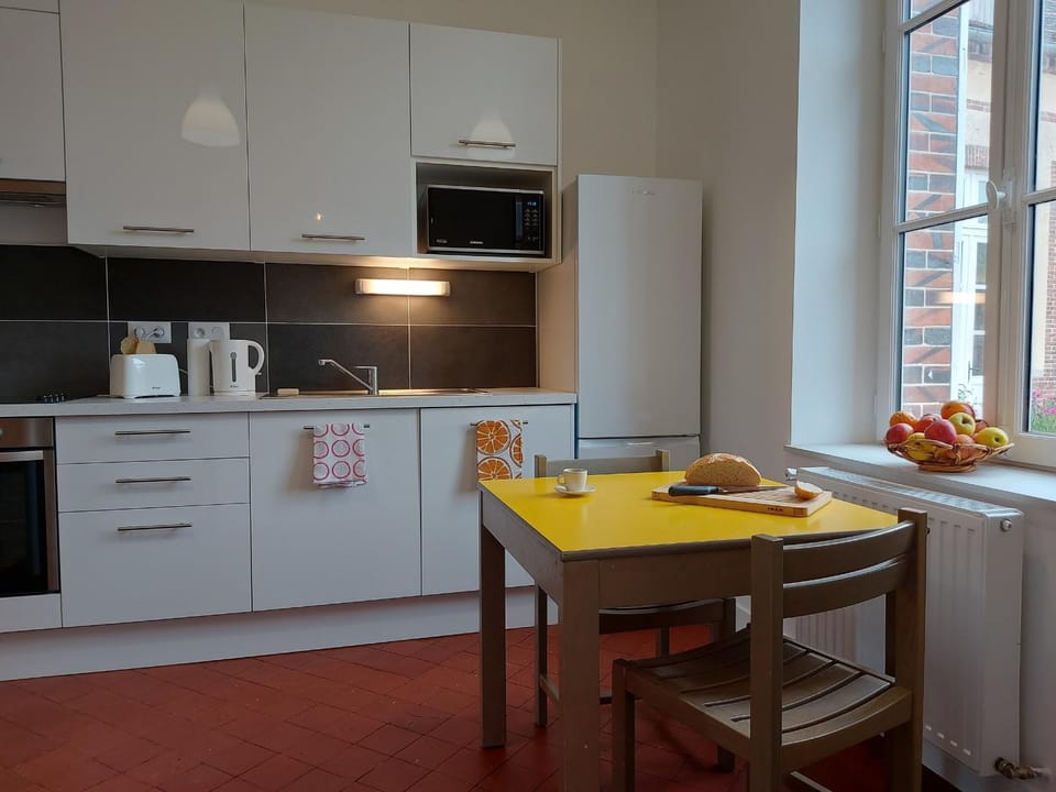Maison de Charme à la Campagne avec Jardin, Billard, Baby-foot et Terrasse en Teck - FR-1-581-135 House in Centre-Val de Loire