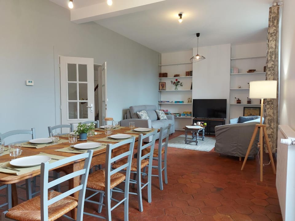 Maison de Charme à la Campagne avec Jardin, Billard, Baby-foot et Terrasse en Teck - FR-1-581-135 House in Centre-Val de Loire