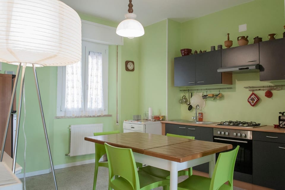 Kitchen or kitchenette, Dining area, dishwasher, pet friendly, stove