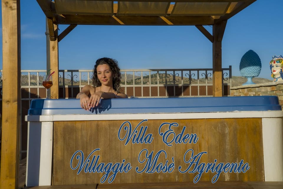 Villa eden luxury con piscina e jacuzzi Bed and Breakfast in Sicily