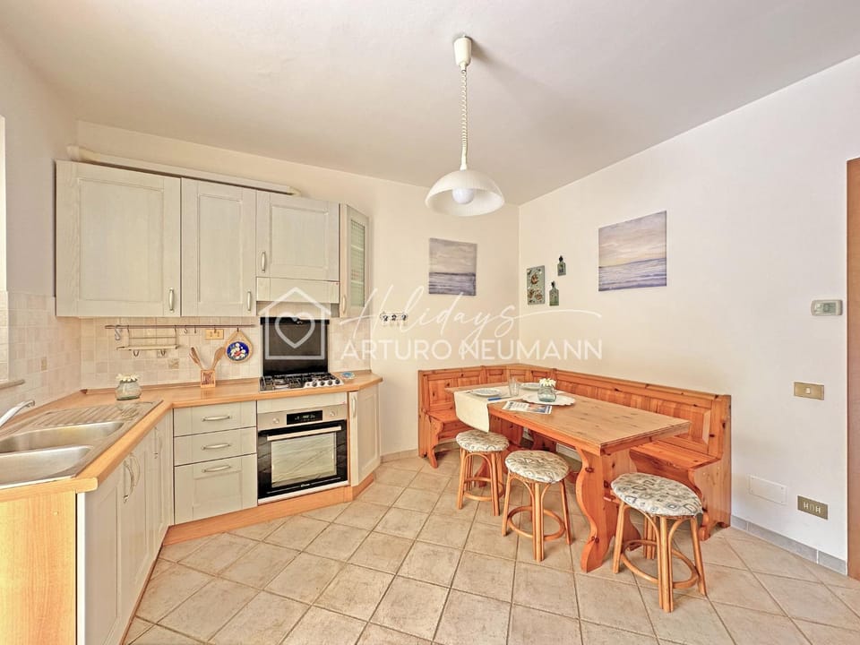 Kitchen or kitchenette, Dining area, dishwasher, oven, stove