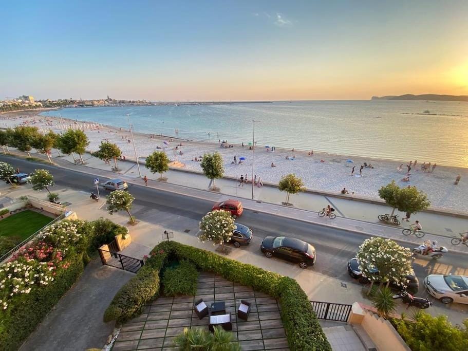 Neighbourhood, Beach
