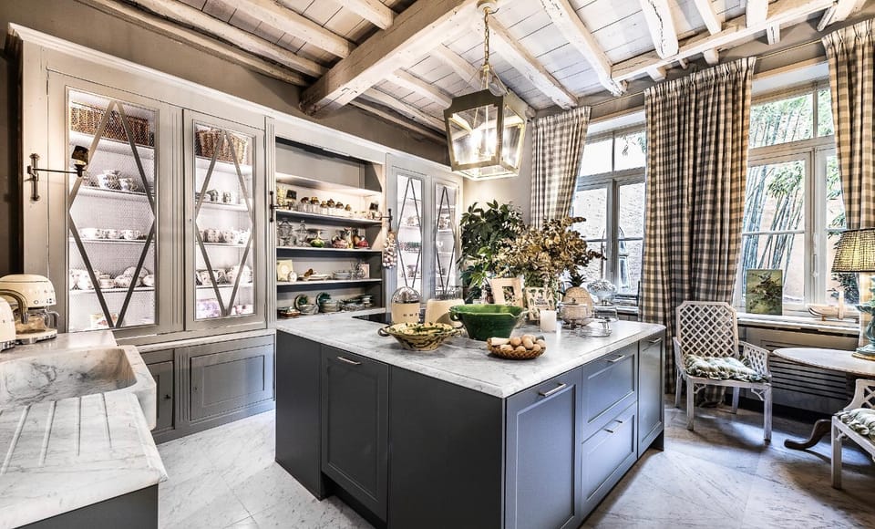 Coffee/tea facilities, Kitchen or kitchenette, Inner courtyard view