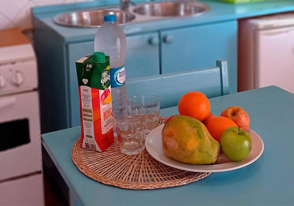 Kitchen or kitchenette, Food and drinks, Food, Drinks