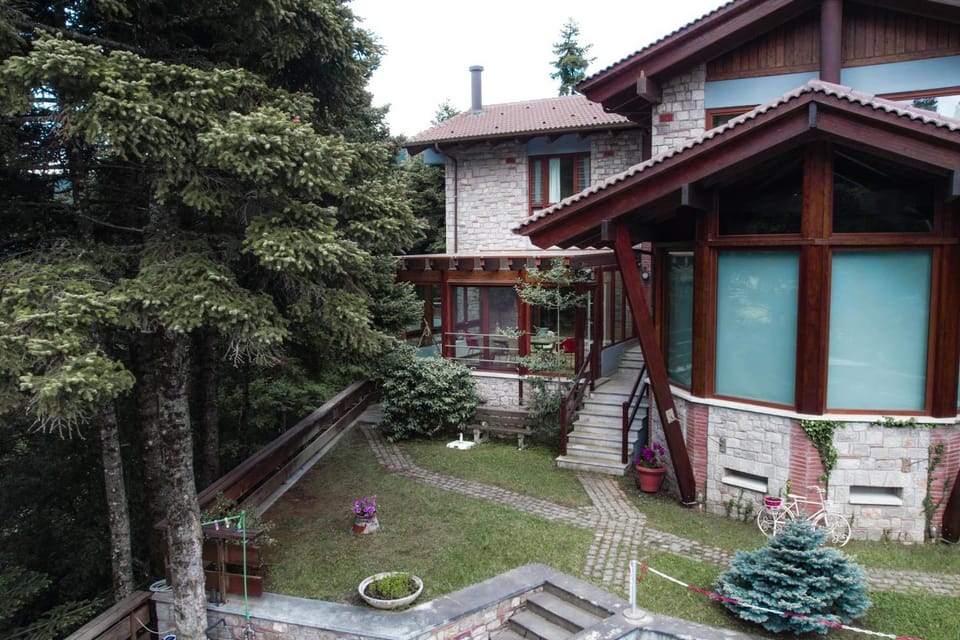 Property building, Spring, Day, Garden, Garden view