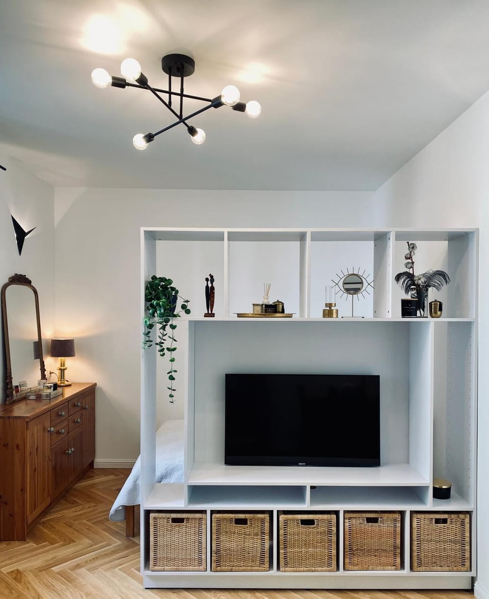 TV and multimedia, Living room, Evening entertainment