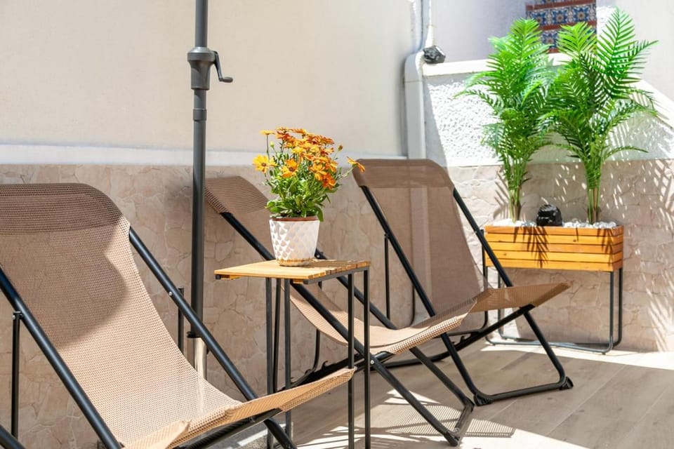 Patio, sunbed