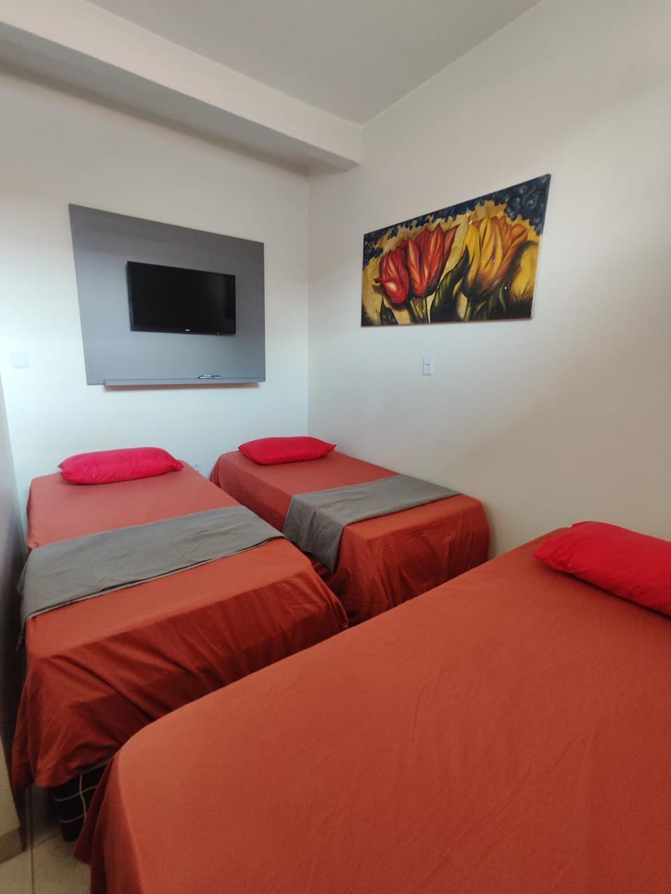Bed, TV and multimedia, Bedroom
