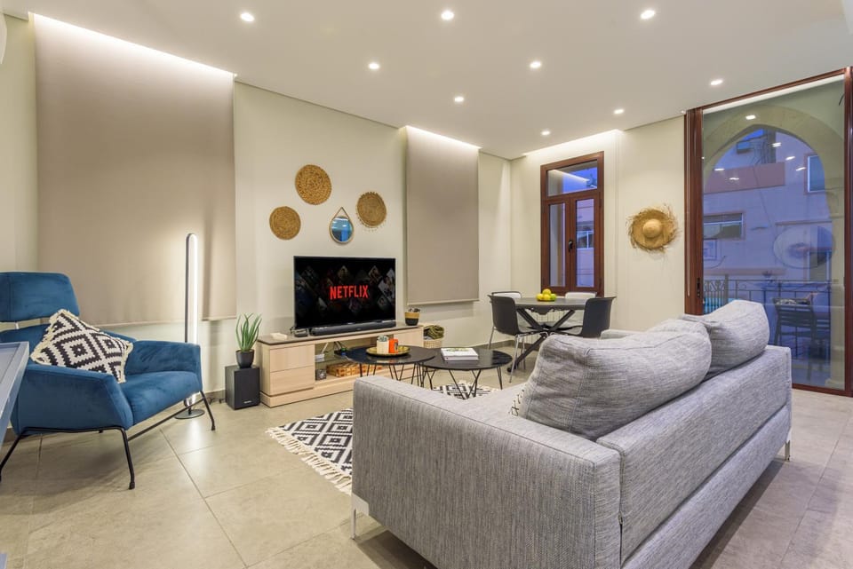 Bubble Beach 2-BR in Batroun Souks - Parking Apartment in Africa