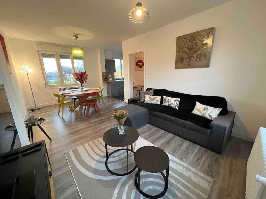 Centre ville 2 chambres 3 voyageurs Tarif long séjour Apartment in Valenciennes