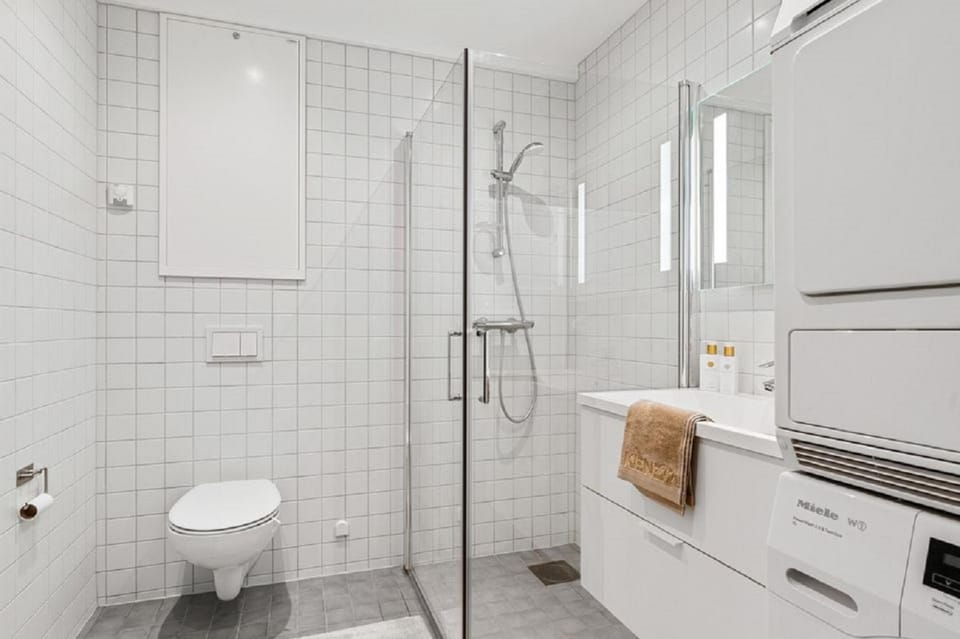 Shower, Bathroom, towels