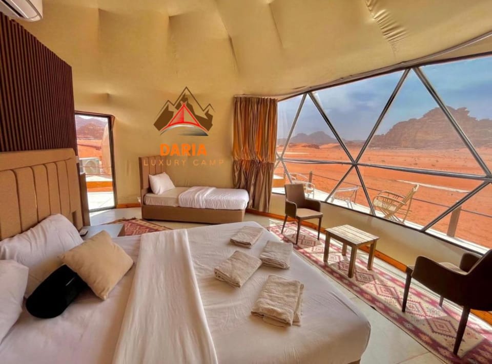 Bed, Natural landscape, Living room, Photo of the whole room, Seating area, Bedroom, Mountain view, towels