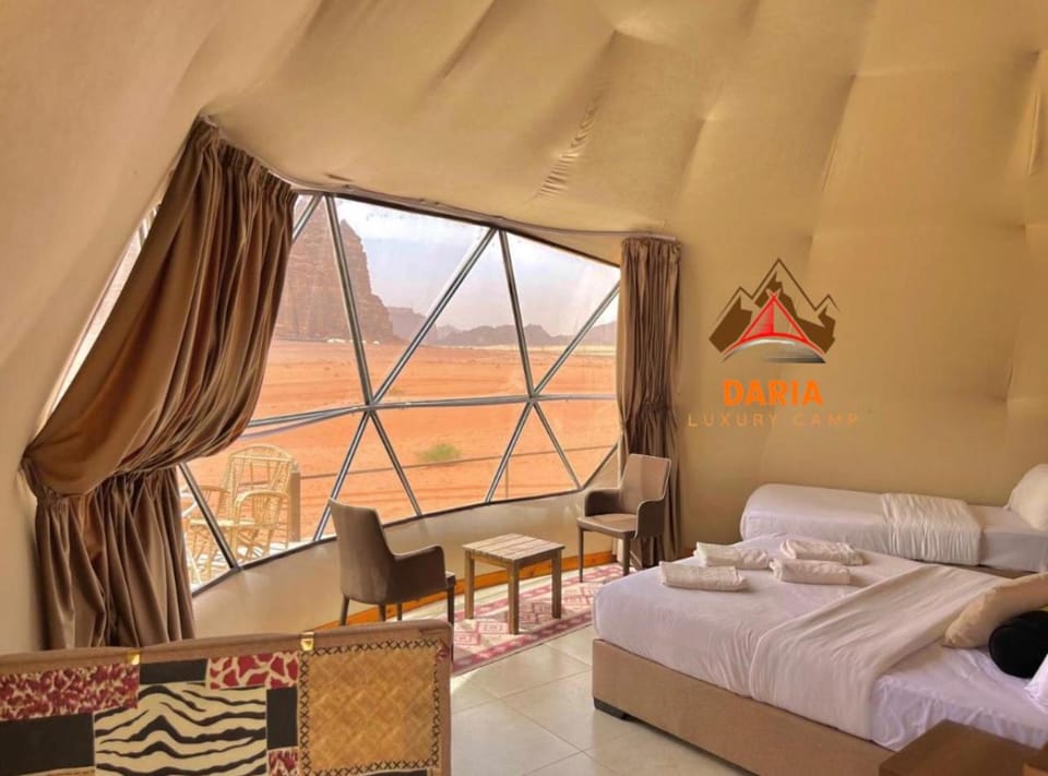 Bed, Living room, Photo of the whole room, Seating area, Bedroom, Mountain view, towels