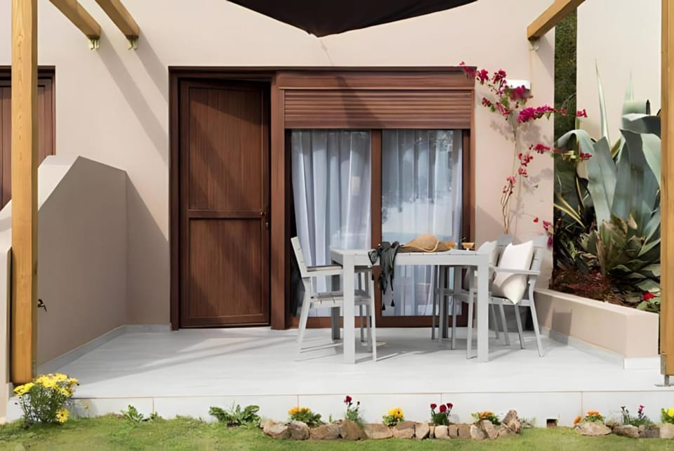 Patio, Day, Garden, View (from property/room), Balcony/Terrace, Dining area, Garden view
