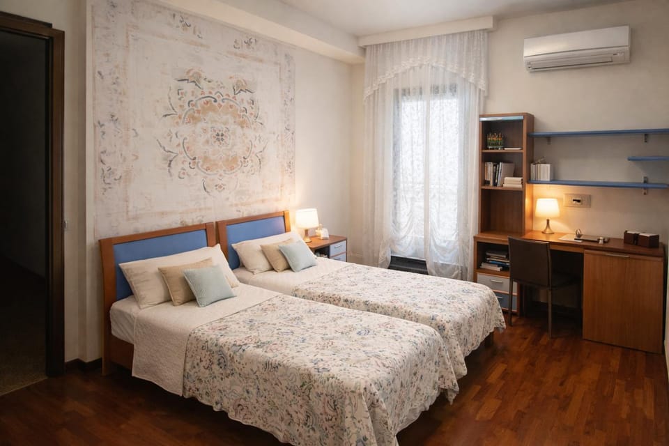 Bed, Photo of the whole room, Bedroom, air conditioner