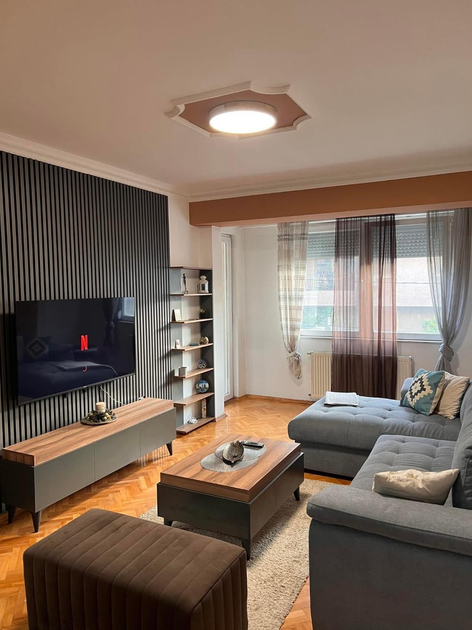 TV and multimedia, Living room, Evening entertainment