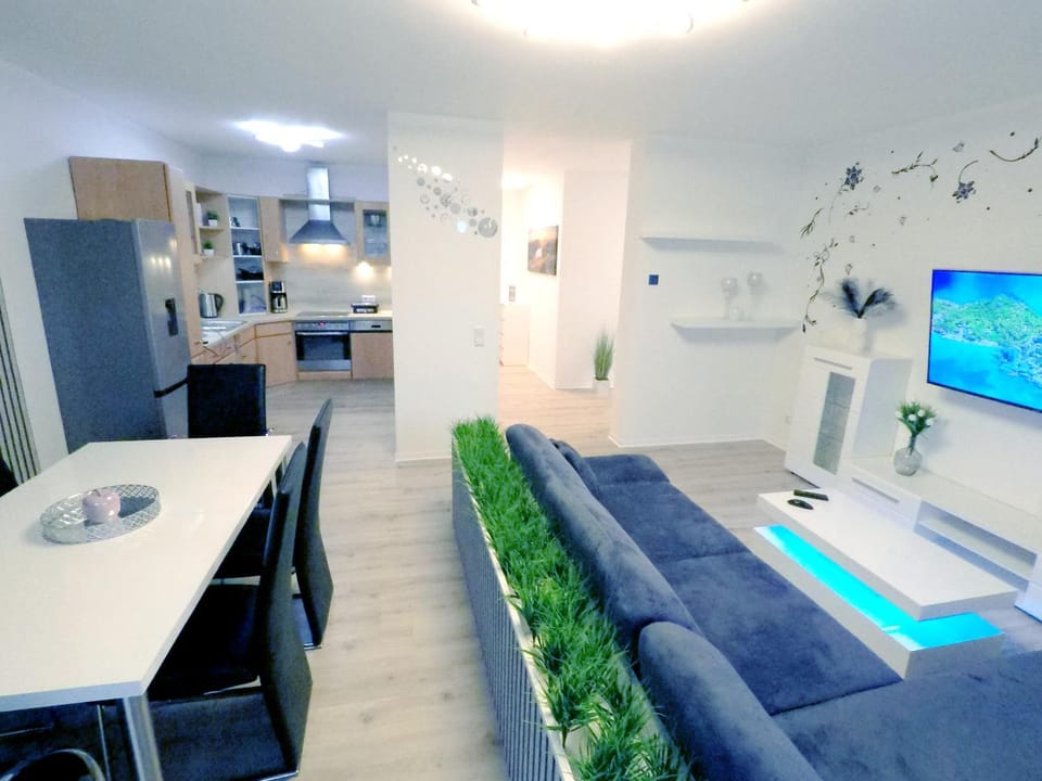 Living room, Dining area, Food