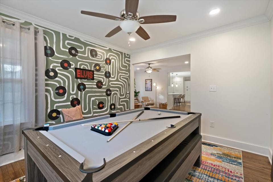 Hot Tub & Pool Table Mins to Beale Renovated House in Memphis