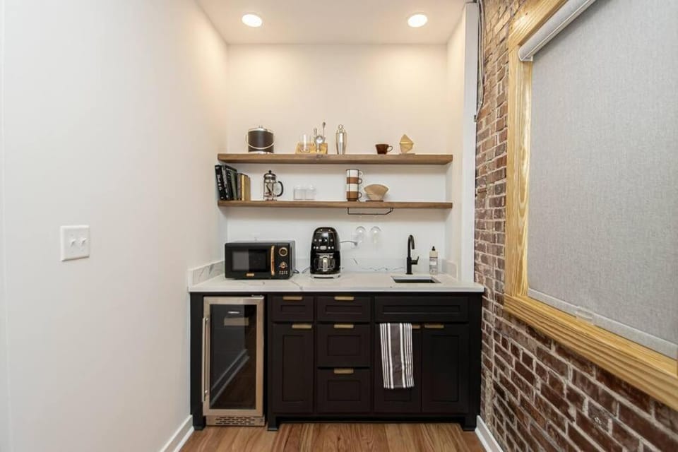 Coffee/tea facilities, Kitchen or kitchenette, microwave
