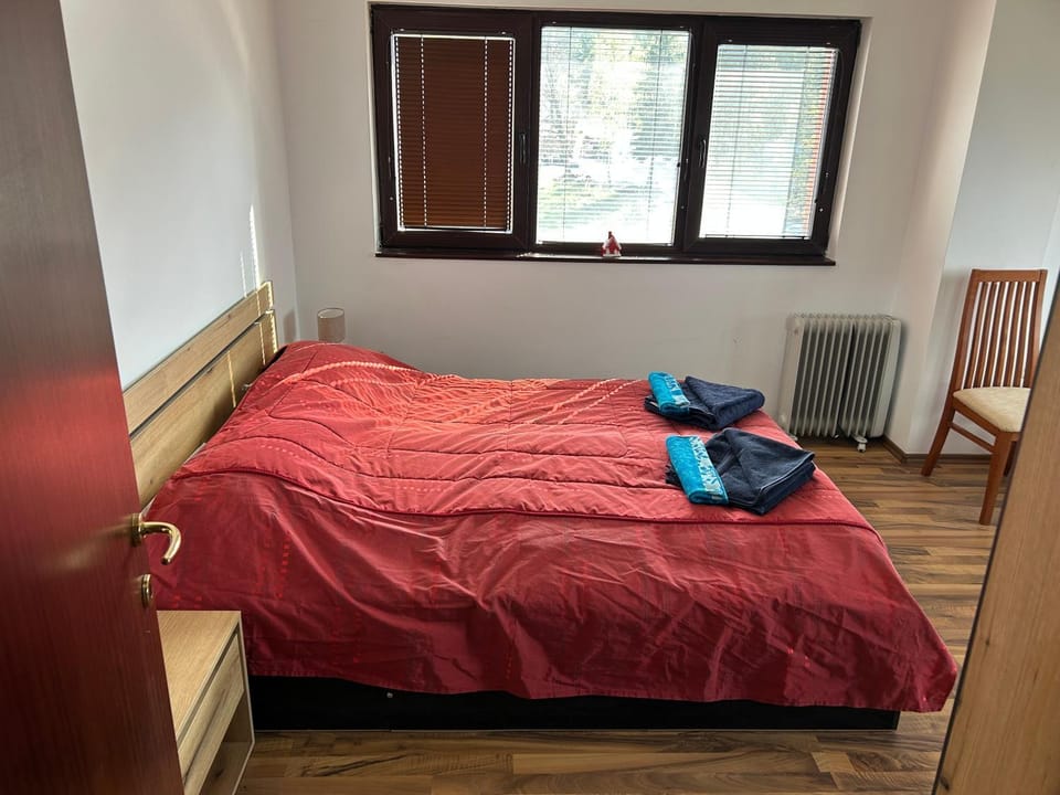 Bed, Photo of the whole room, Bedroom, internet, towels