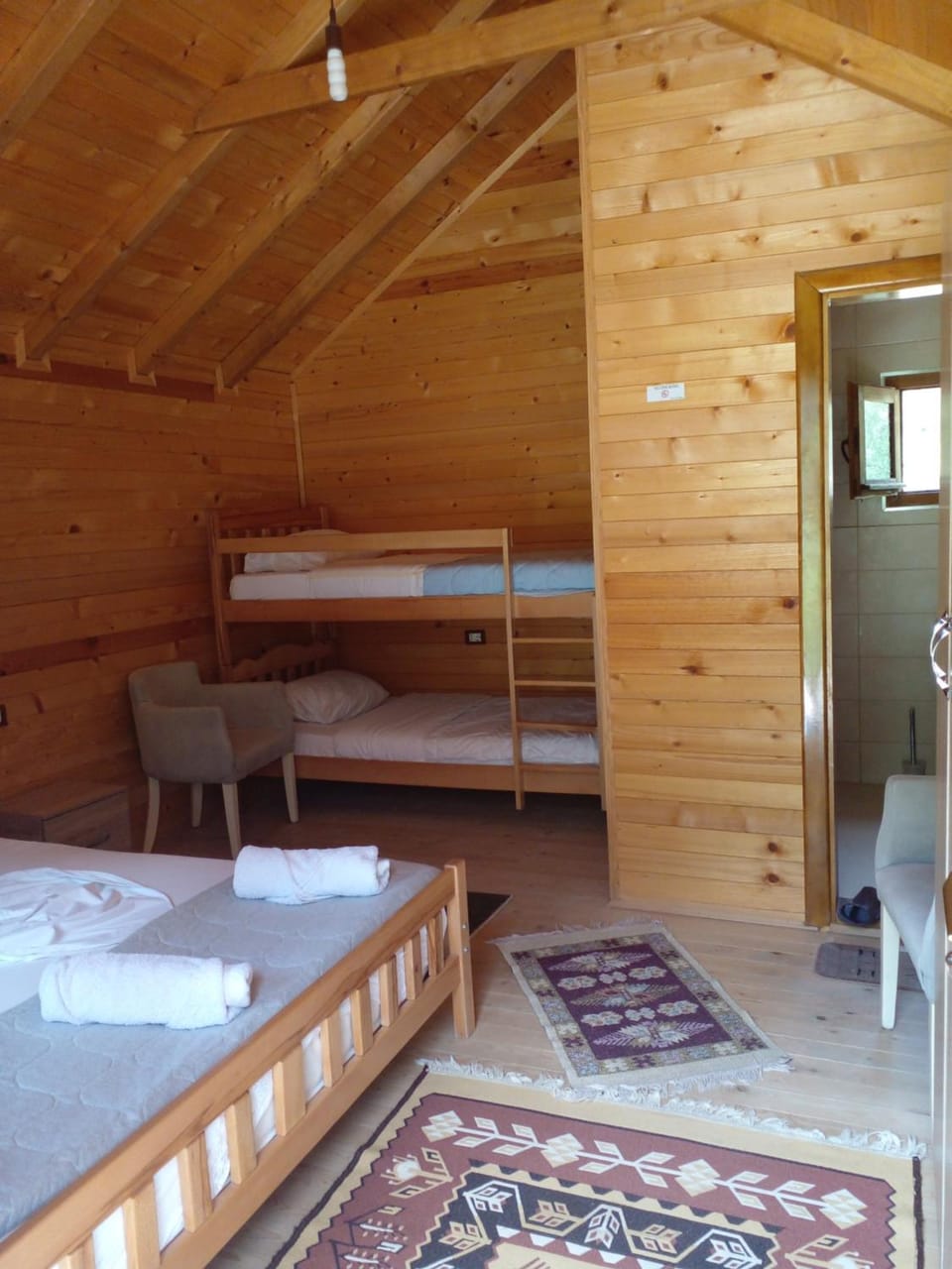 Bed, Bathroom, Photo of the whole room, Bedroom, bunk bed, towels