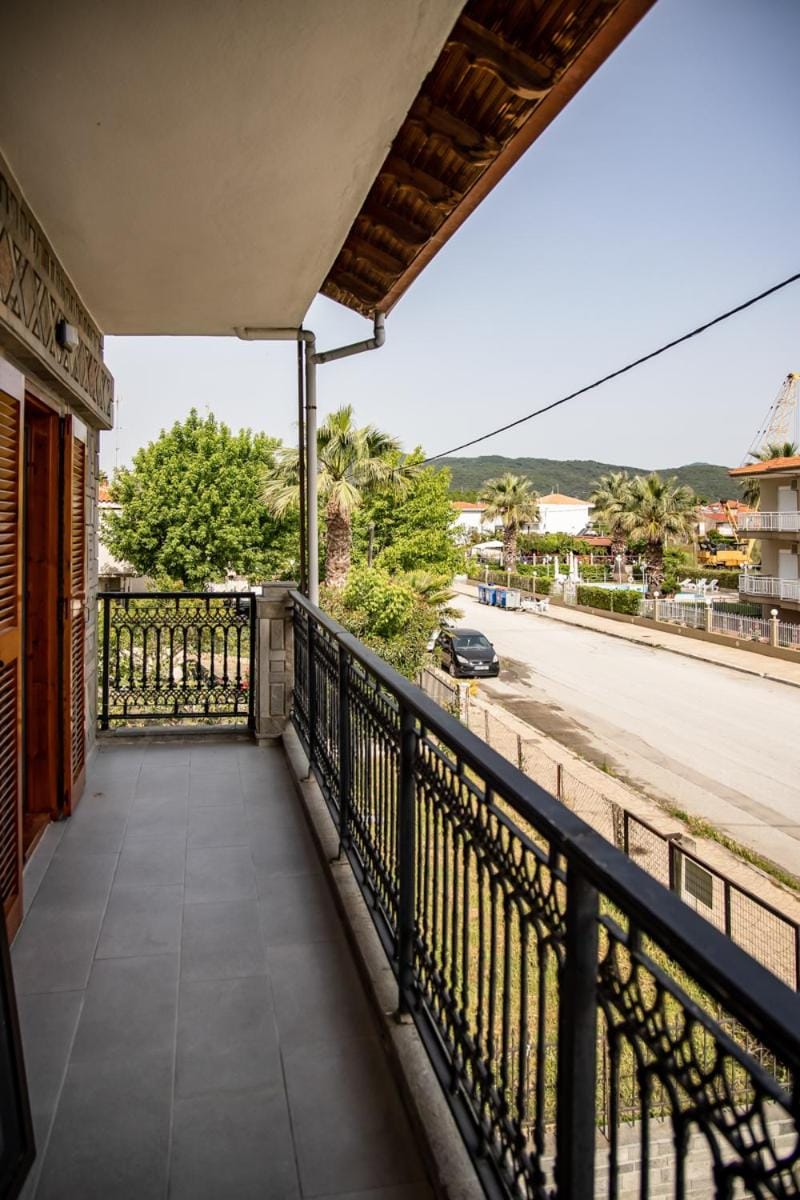 Property building, Neighbourhood, Natural landscape, View (from property/room), Balcony/Terrace, Mountain view, Parking