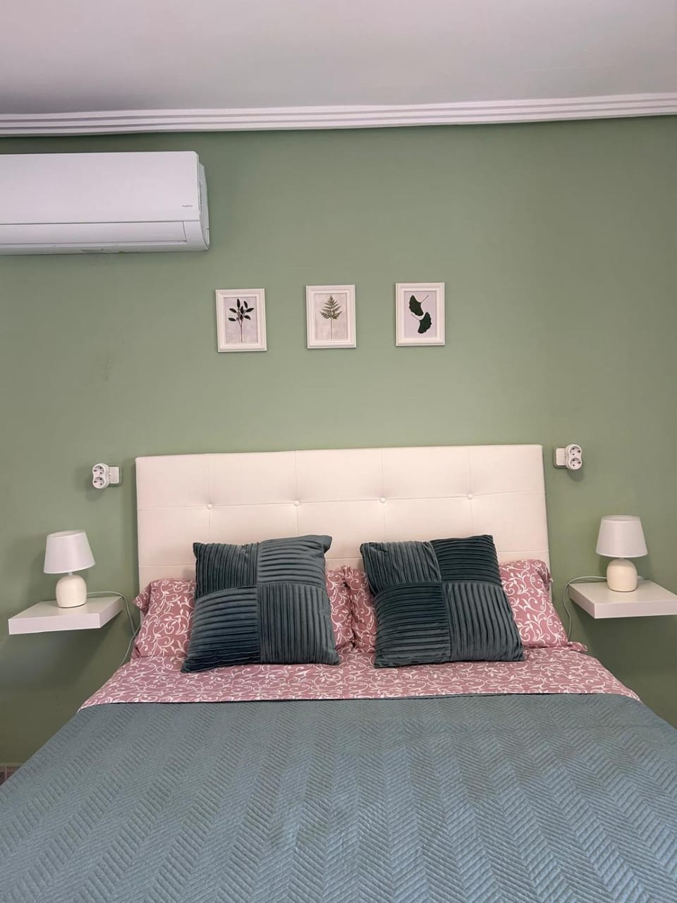 Bedroom, air conditioner