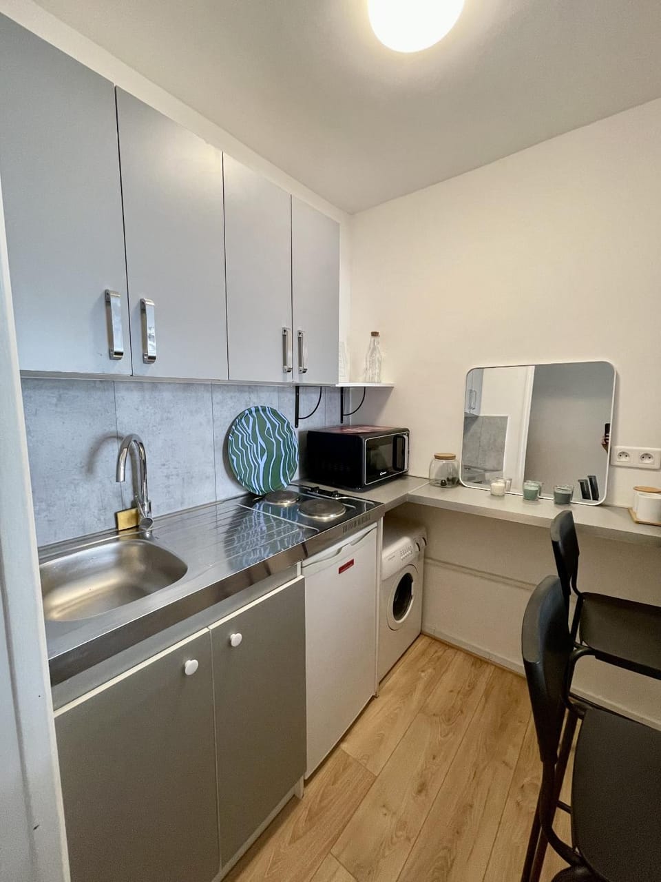 Kitchen or kitchenette, Dining area, stove, washing machine