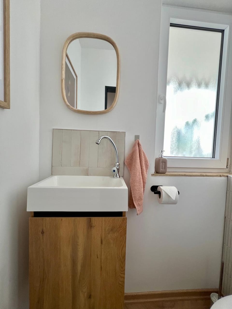 Toilet, towels
